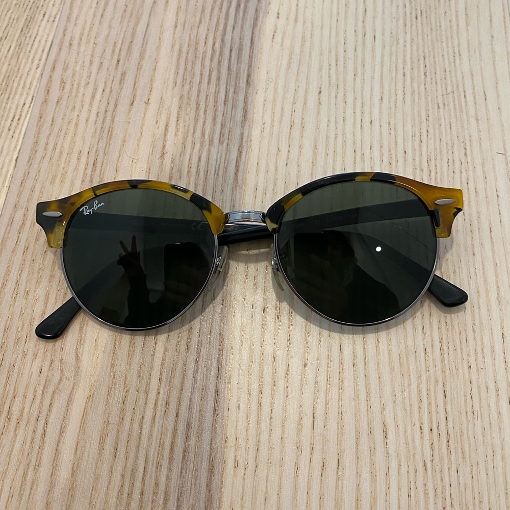 Ray Ban 4246 tortoise clubround